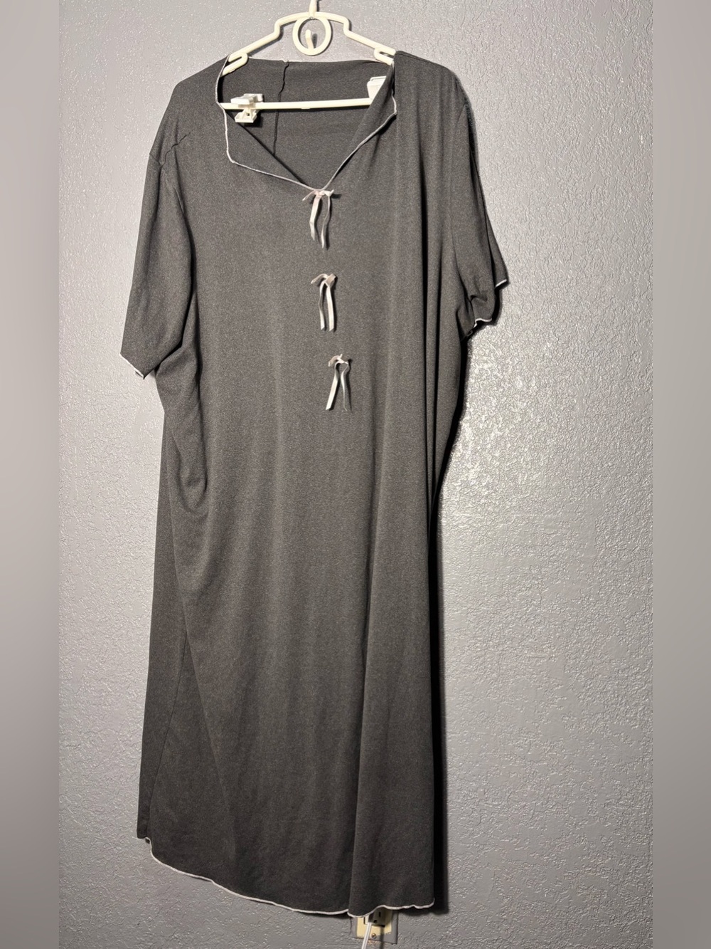 Charcoal Gray Short-Sleeve Pullover Nightgown with Contrast Ties